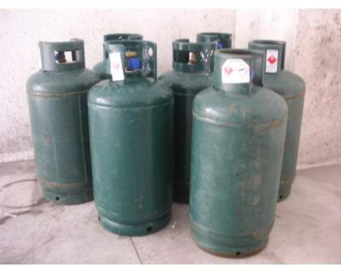 Barricato in casa con 12 bombole, preso dopo tentata fuga