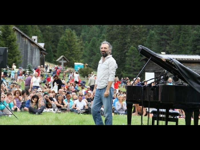 In 4.000 sulle Dolomiti per Bollani