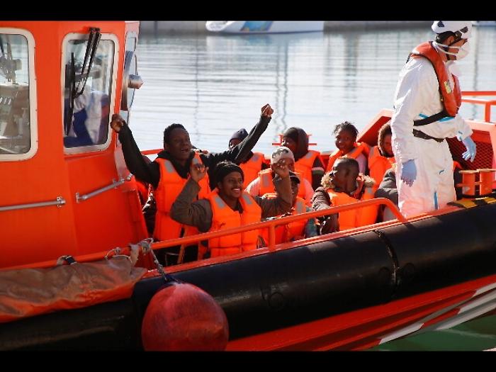Circa 300 migranti salvati in Spagna