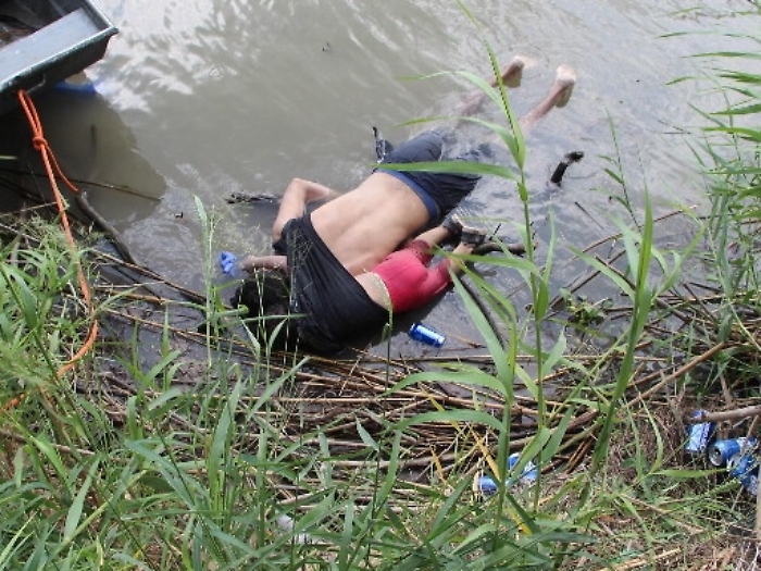 Padre e figlia annegati nel Rio Grande: la foto che sta indignando il mondo