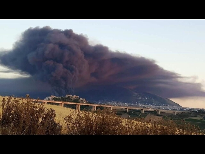 Bruciavano rifiuti speciali,tre arresti
