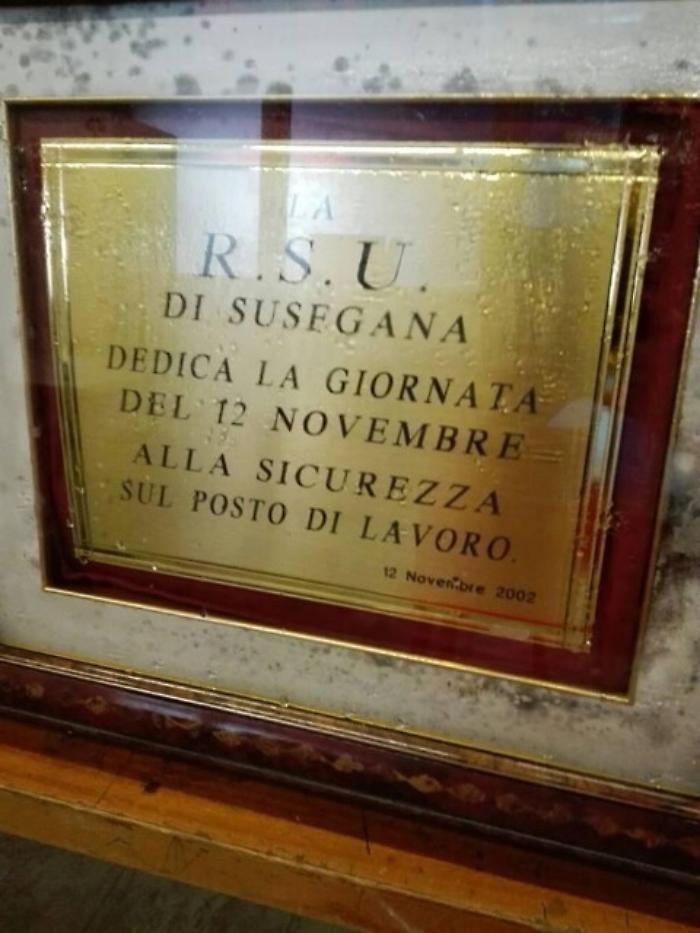 Operai Electrolux, targa nei rifiuti