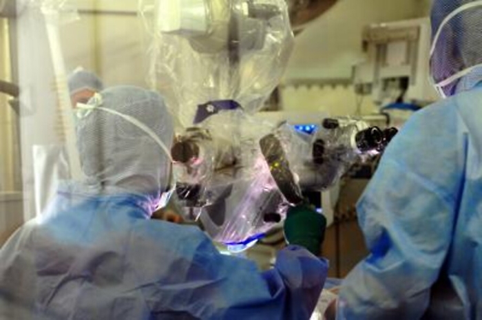 Chirurgia: suona durante l'intervento al cervello, nuovo caso a Torino