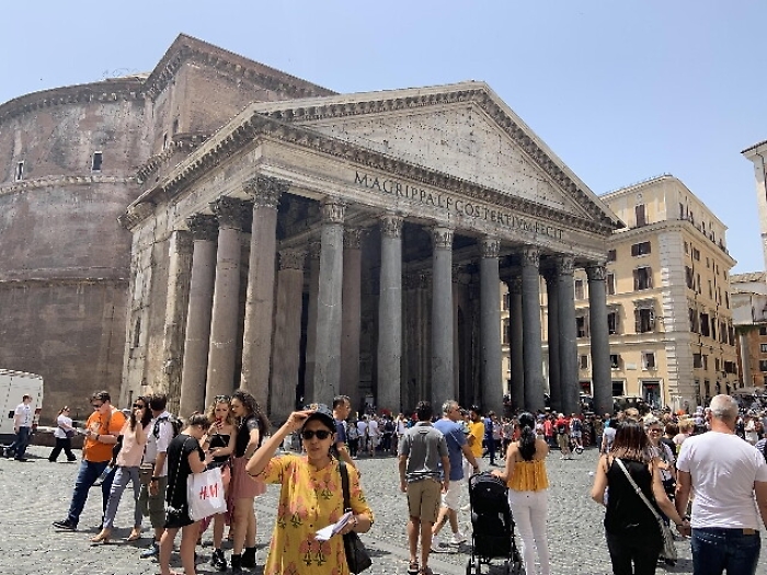 Mibac, stop canna fumaria al Pantheon