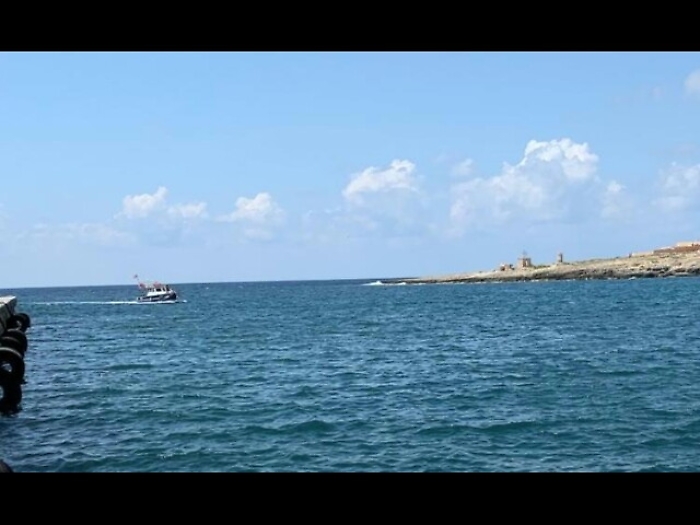 Migranti, nave a Pozzalo sequestrata