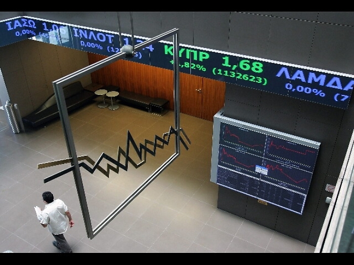 Oro: sale a 1.258,54 dollari