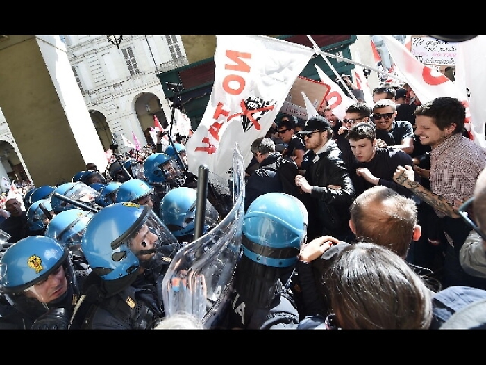 1 maggio: da no Tav lanci contro polizia