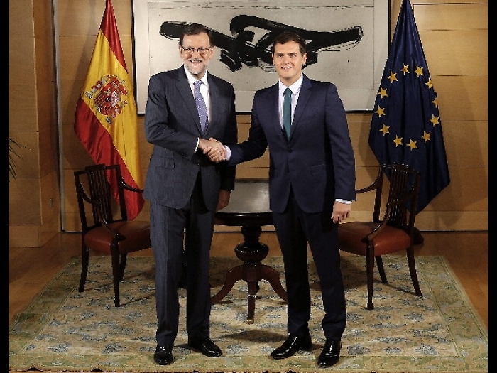 Rajoy vede Rivera, resta stallo