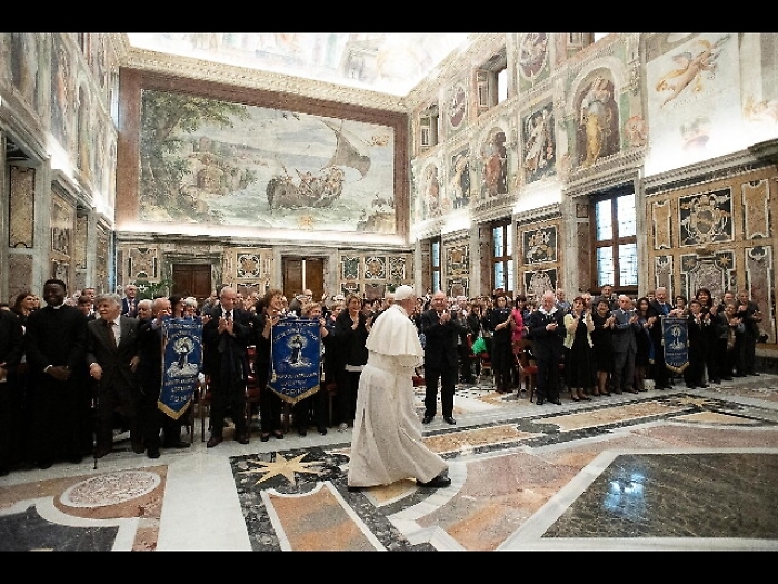 Papa, disoccupazione tragedia mondiale