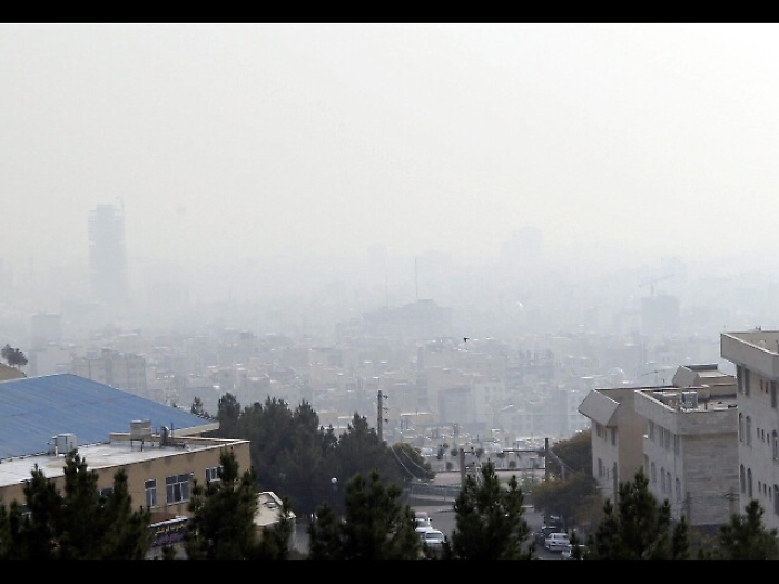 Allarme smog a Teheran, scuole chiuse