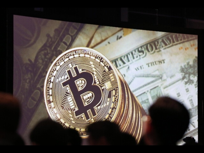 Bitcoin: crolla del 21%