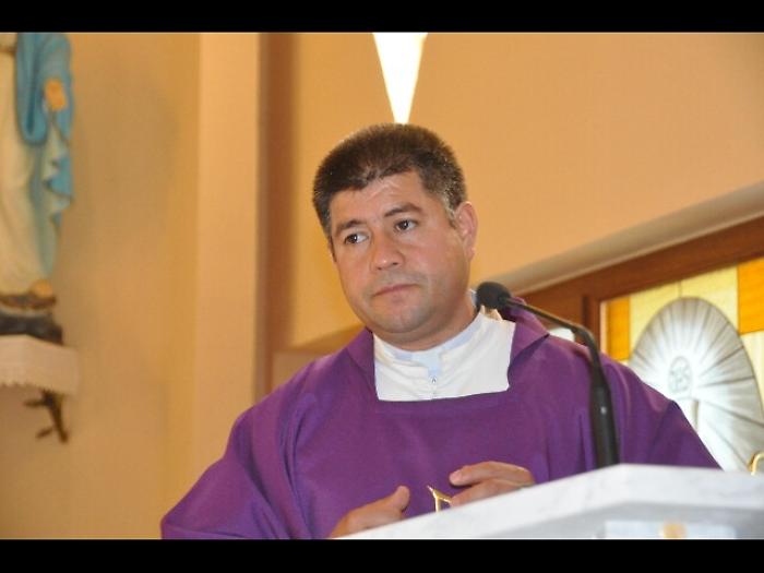 Lettera minacce a 'parroco dei migranti'