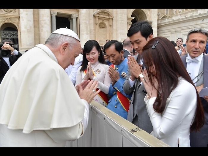 Papa: troppo fanatismo religioso