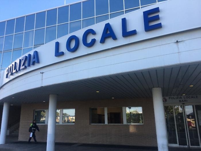 Guida contromano e ubriaco, denunciato