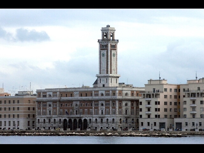 Assenteismo,12 indagati all'ex Provincia