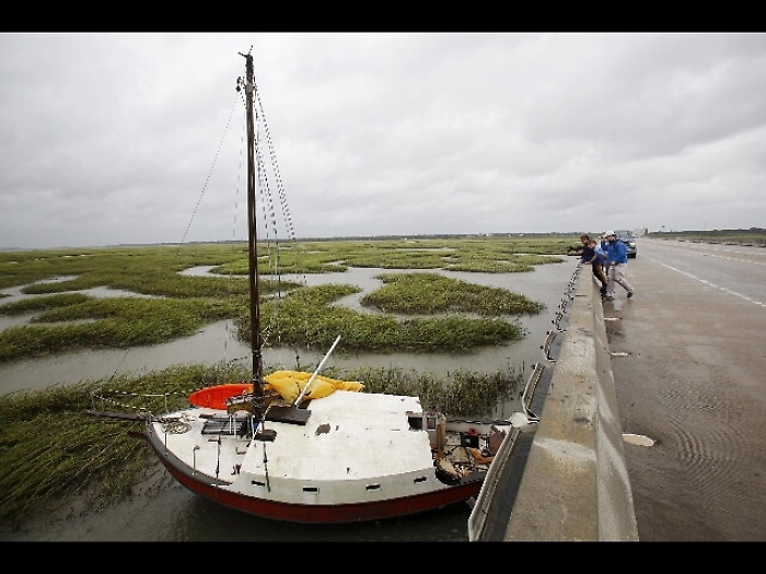 Dorian declassato a tempesta categoria 1