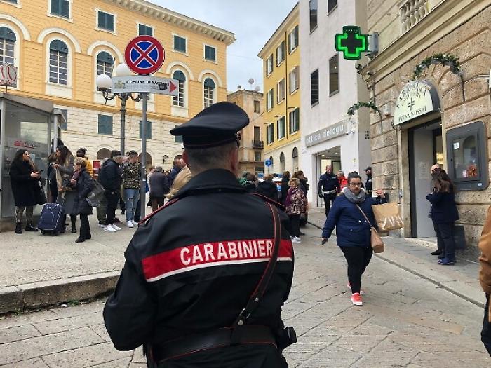 Cade per stendere i panni e muore