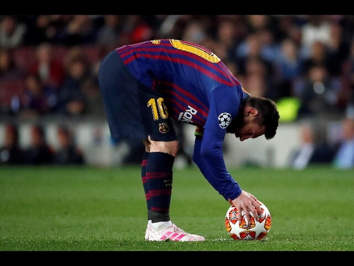 Video pugno, Reds "Squalificate Messi"