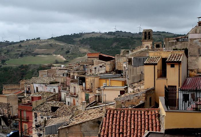 Viaggio a Vizzini tra Manazza, i muntagnisi e il fido Leone