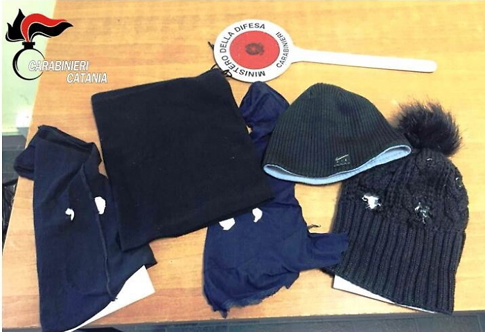 Catania, speronano gazzella Carabinieri Arrestano cinque banditi