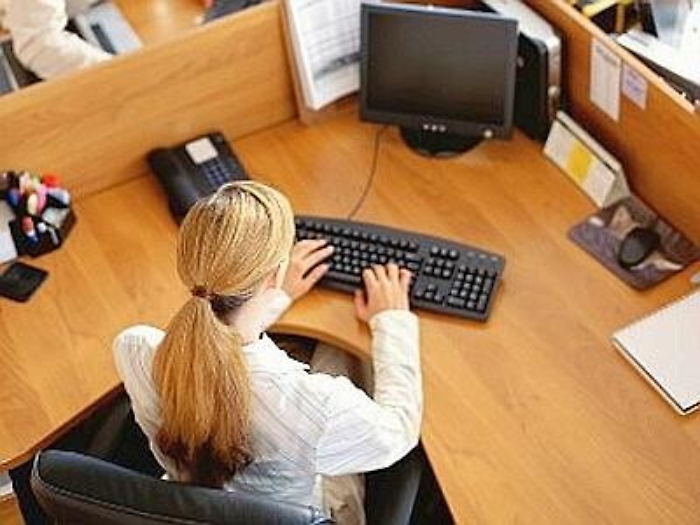 Salute: troppo lavoro fa male alle donne, pi&ugrave; rischi malattie gravi e croniche