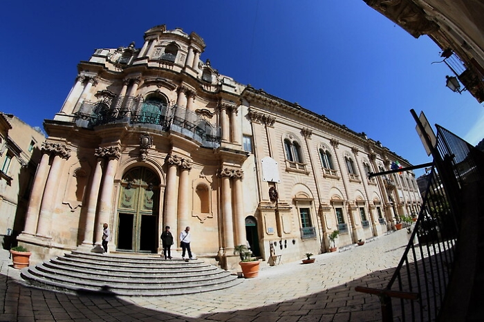 A Scicli commissaria prefettizia lascia cerimonia al canto di "Bella ciao"