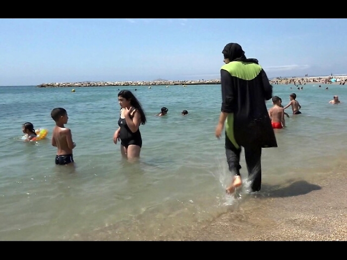 Anche in paese Corsica vietato burkini