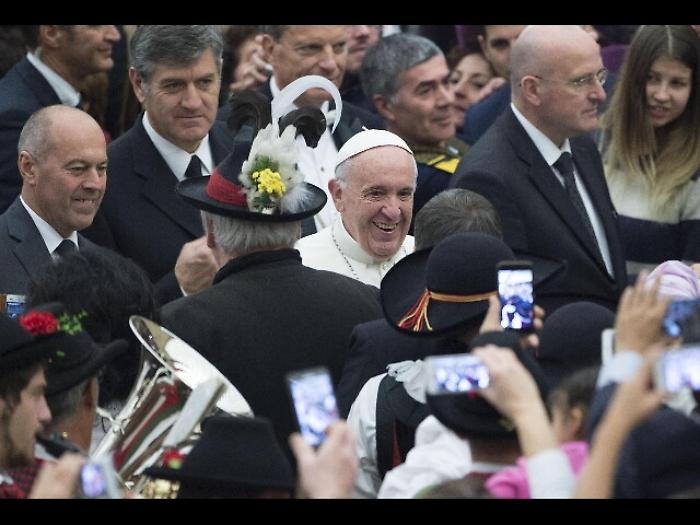 Papa: 80 anni, una mail per fare auguri