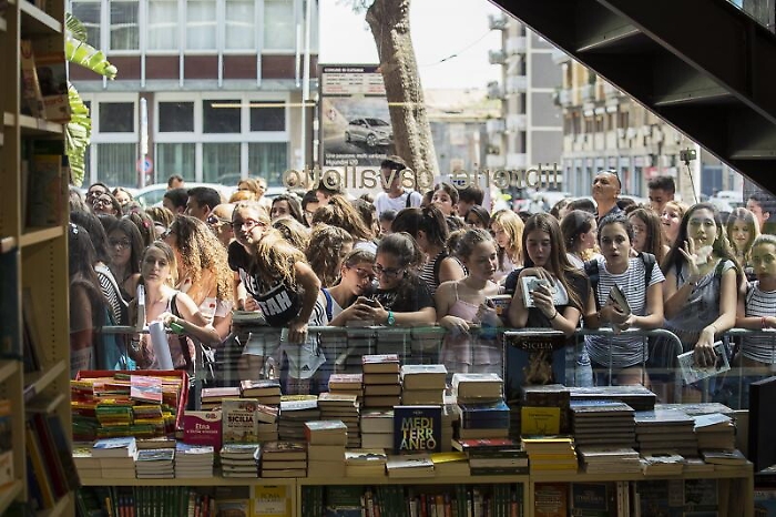 La "youtuber" Sofia Viscardi presenta un romanzo a Catania 