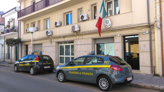 Vittoria, stipulava abusivamente le assicurazione ed evadeva il Fisco: denunciato