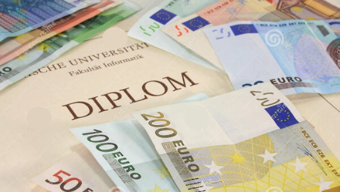 Diplomi facili al costo di 3.500 &euro; a studente: 80 denunce in Sicilia