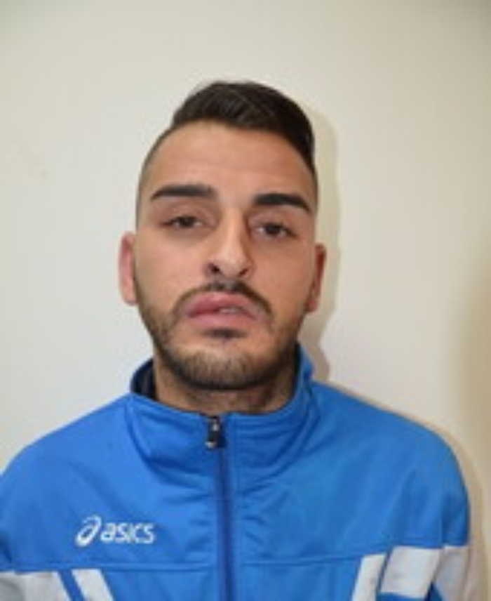 Pretendeva pizze gratis e soldi per "proteggere" la pizzeria: arrestato giovane estortore a Pachino