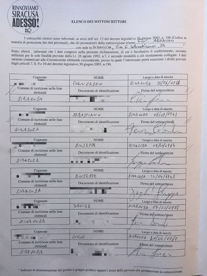Firmopoli renziana, ecco i moduli sospetti: &laquo;Fogli immacolati e grafia uniforme&raquo;