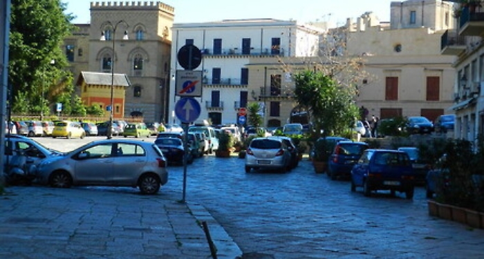 Palermo, branco picchia turista e lo ricopre di schiuma di estintore