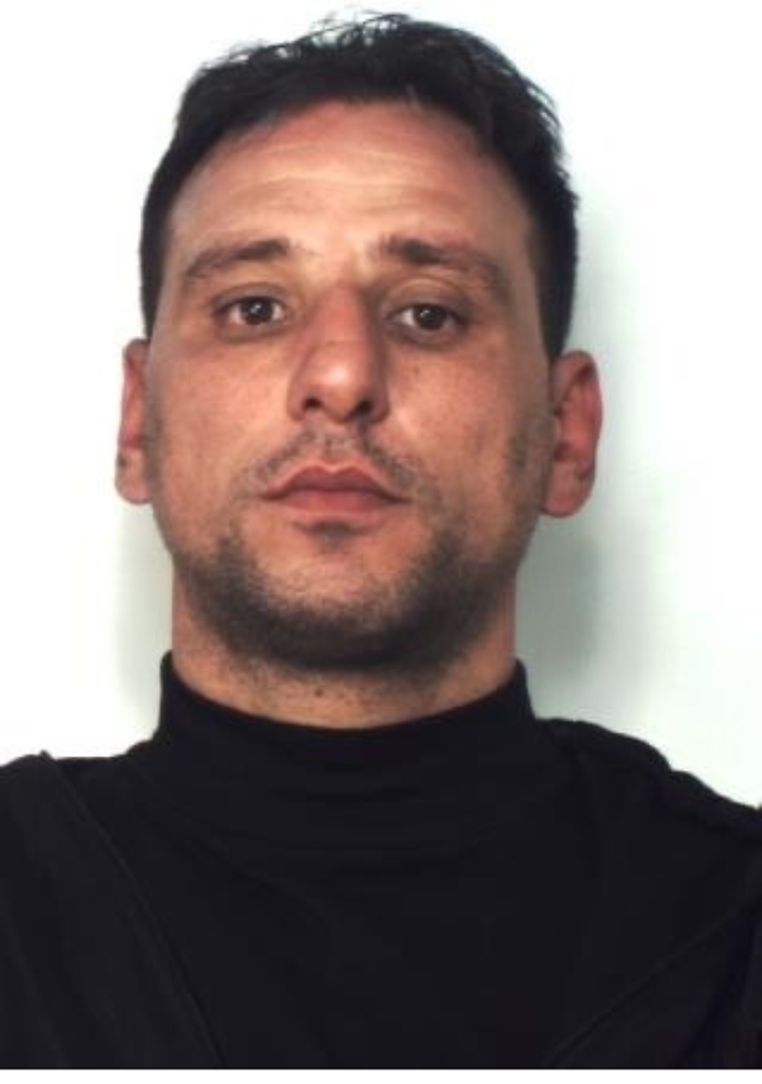 Catania, lui faceva la vedetta, l'amica spacciava marijuana a Picanello