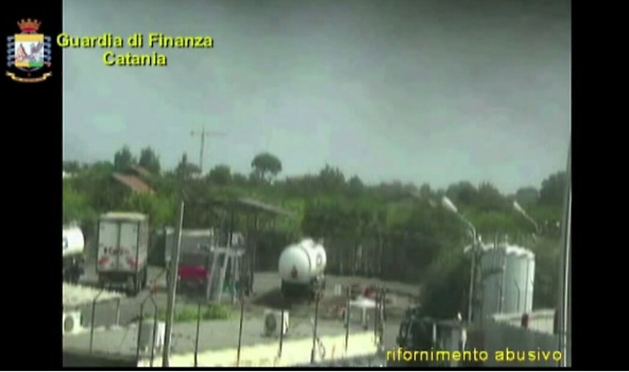 Catania, contrabbando di carburante, 14 arresti, 100 indagati, tasse evase per 80 milioni