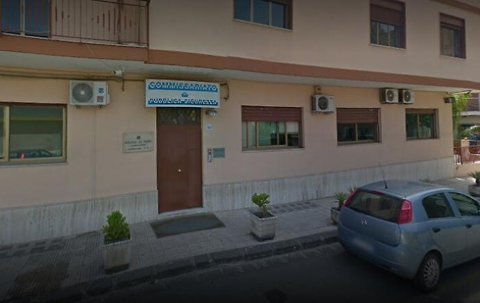 "Sporco negro, ce l'hai l'assicurazione?" e tenta di accoltellarlo: giovane maliano denuncia aggressione razzista 