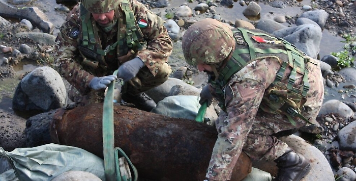 Ordigno bellico fatto brillare in una cava a Belpasso