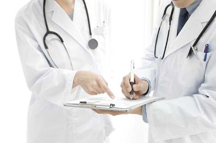 Sanit&agrave;, in Sicilia i concorsi restano una "chimera": in piazza infermieri e ostetrici