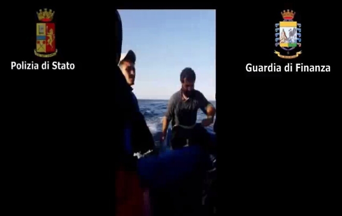 "Dite che eravamo pescatori", l'ultima bugia dei due trafficanti di uomini arrestati