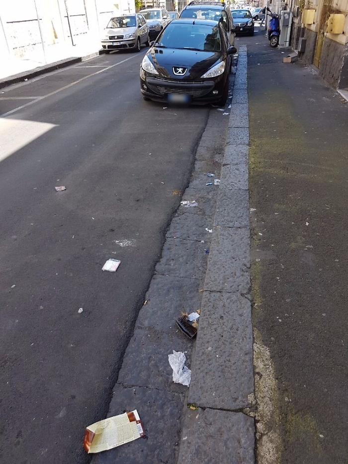 Catania, la differenziata &egrave; un disastro e gli spazzini non ripuliscono