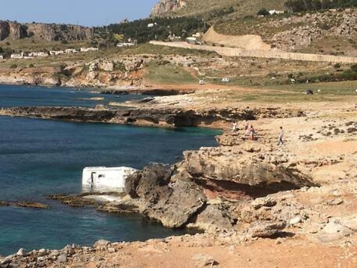 San Vito Lo Capo, turista muore trascinato in mare da camper