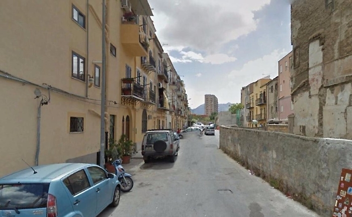 Uomo ucciso a coltellate in vicolo Pipitone a Palermo
