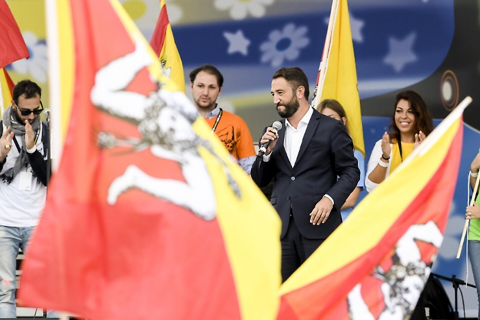 M5s, Cancelleri: &laquo;Scegliete futuro, dateci possibilit&agrave; di governare&gt;