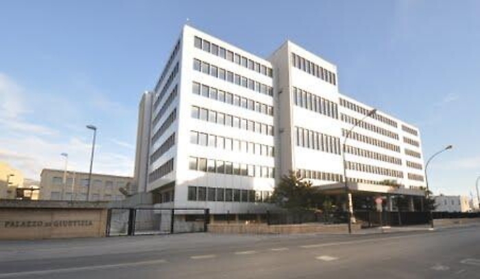 Soldi in cambio del ritiro di una denuncia: avvocatessa arrestata a Trapani