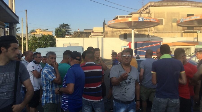 Giarre, 21 ambulanti accusati di violenza privata per la protesta al mercato