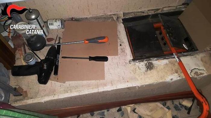 Catania, tentano di svaligiare la casa di una anziana morta da poco