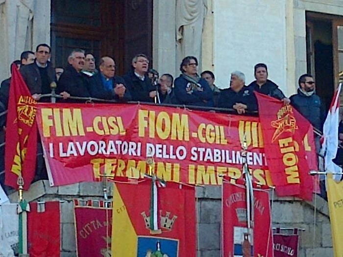 Blutec, rabbia a Termini Imerese: operai occupano il Comune