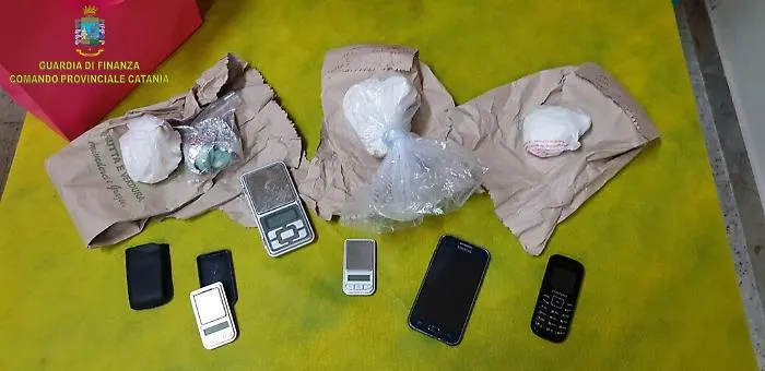 Catania, tre arresti per spaccio a Picanello: avevano mezzo kg di cocaina