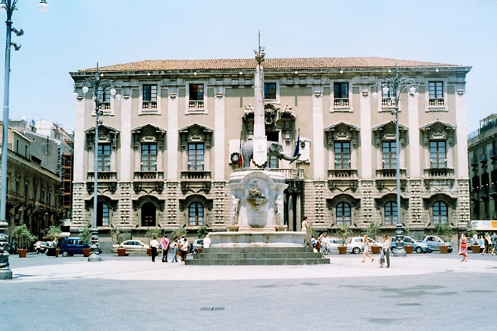 Elezioni a Catania,  volti nuovi e curiosit&agrave; tra i candidati al Consiglio   